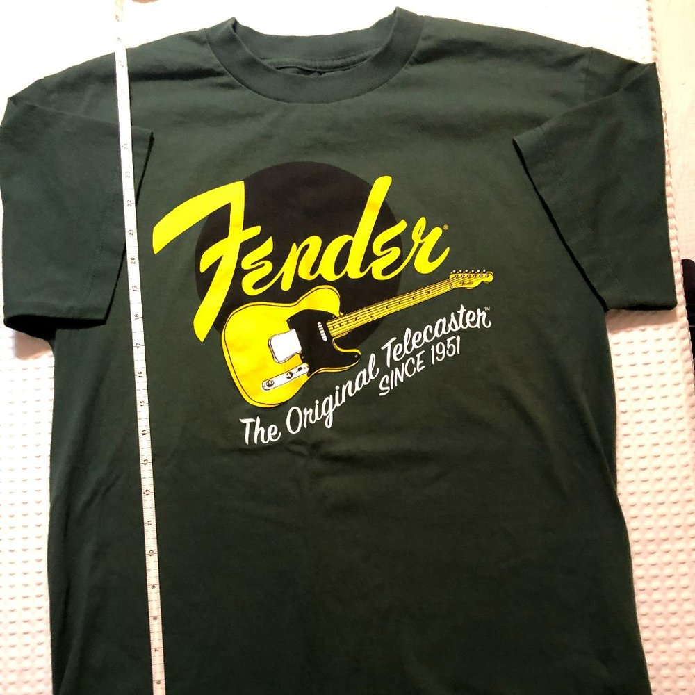 Mens Officially Licensed Fender Guitar T-Shirt LIKE NEW Size Medium